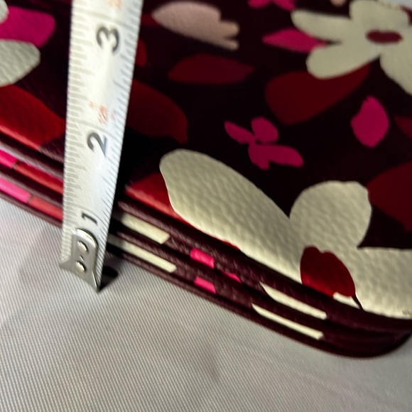 Pretty Floral Kate Spade Crossbody - Picture 5 of 9